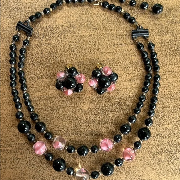 Made in Germany, Circa 1940’s, Vintage Black & Pink Beaded Necklace/Earring Set - Picture 6 of 9